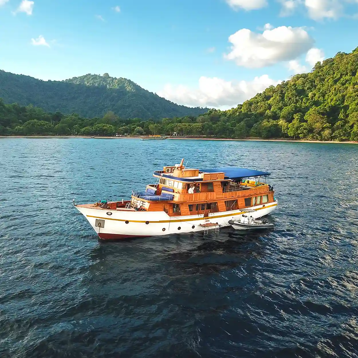 Magia II - Komodo Luxury