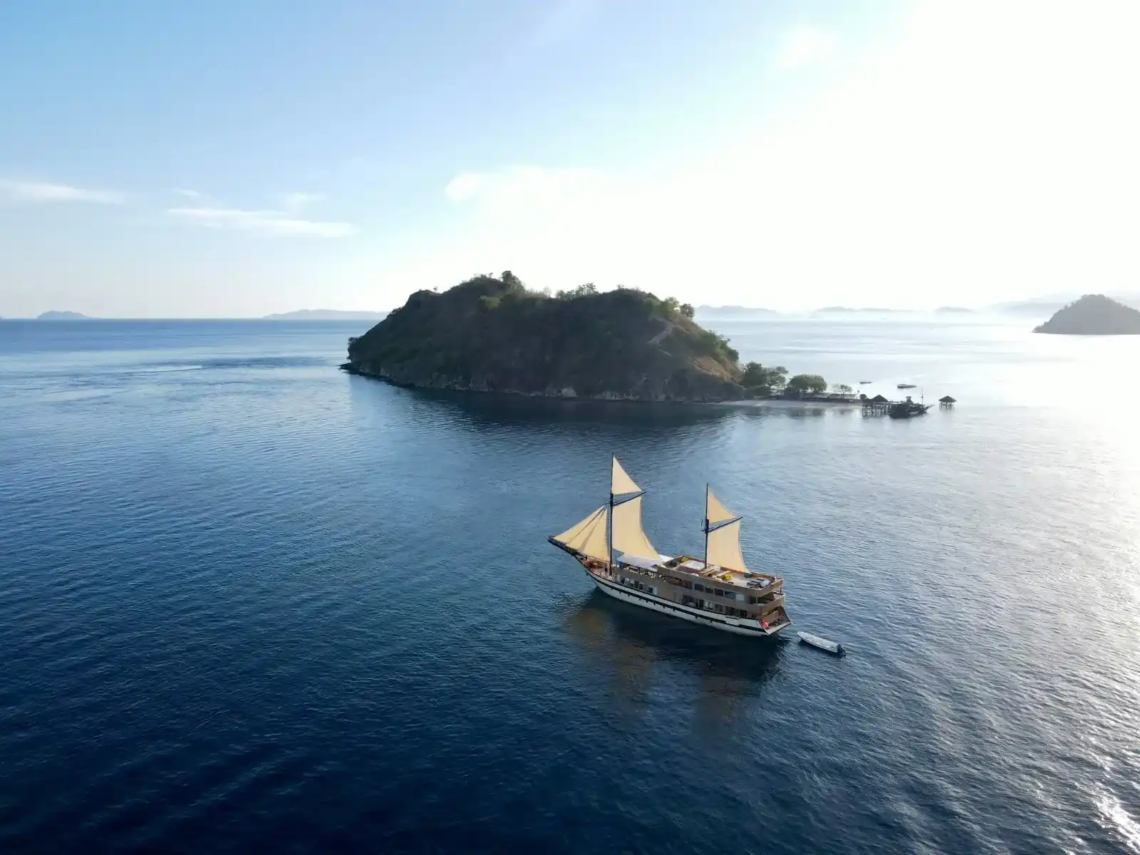 Lamborajo-III-Exterior-Sailing
